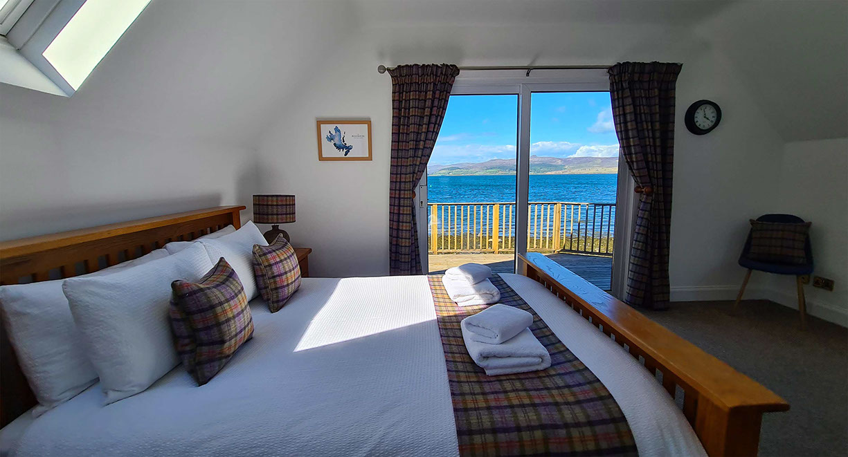 The Boathouse luxury accommodation on Skye contains a comfortable king size double bed with sea view and WIFI