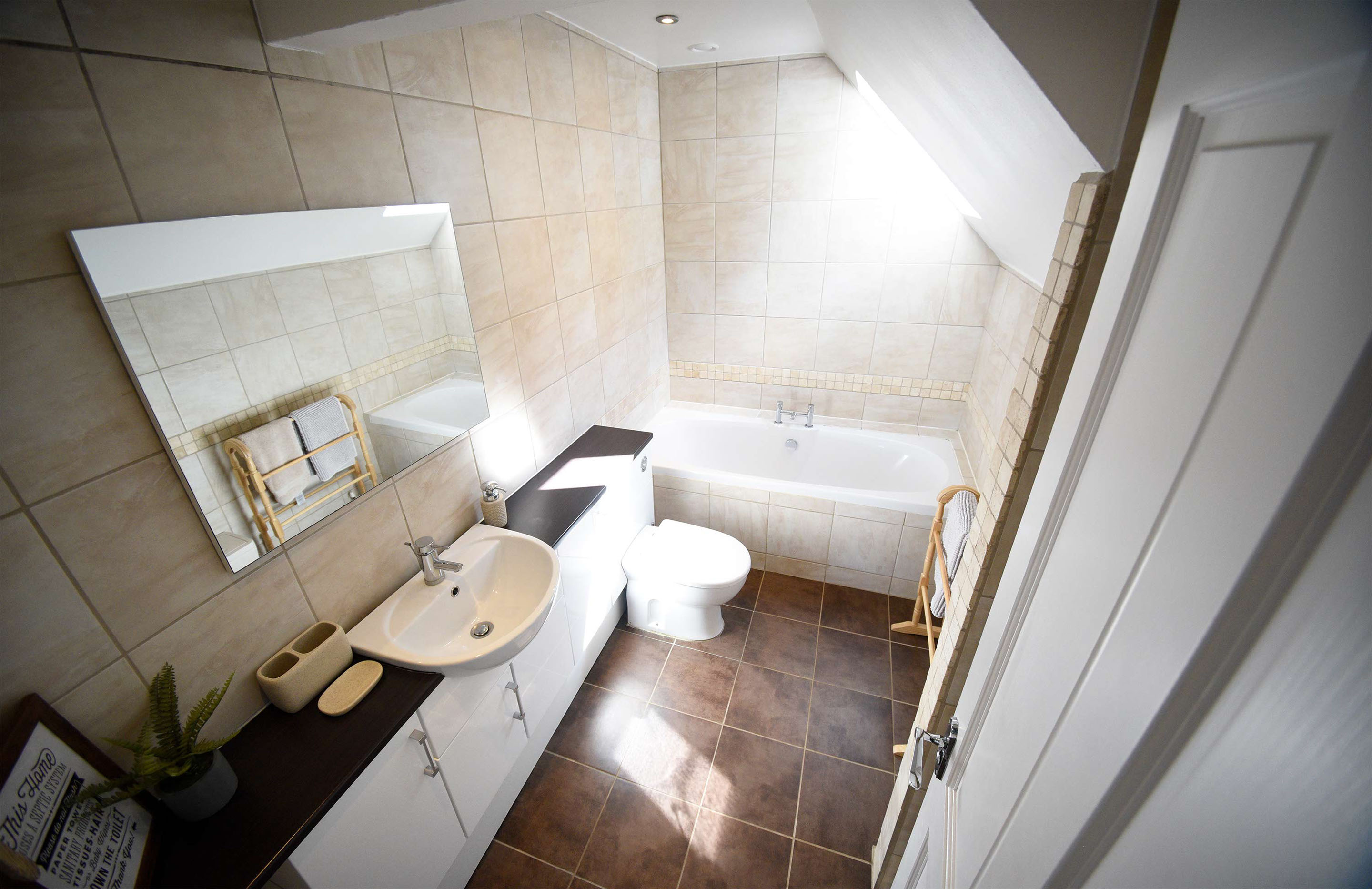 The Boathouse luxury self catering accommodation contains modern bathrooms 